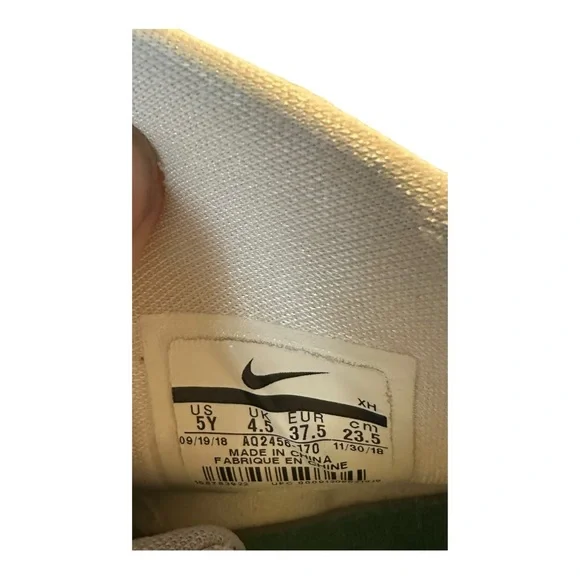 Nike Kyrie 5 GS basketball shoes. Boys size 5 White with Metallic Gold Swoosh - Picture 7 of 9